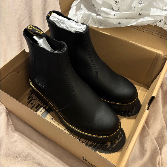 Doc Martens Black Rometty Wyoming Leather Platform Chelsea Boots - Picture 10 of 14